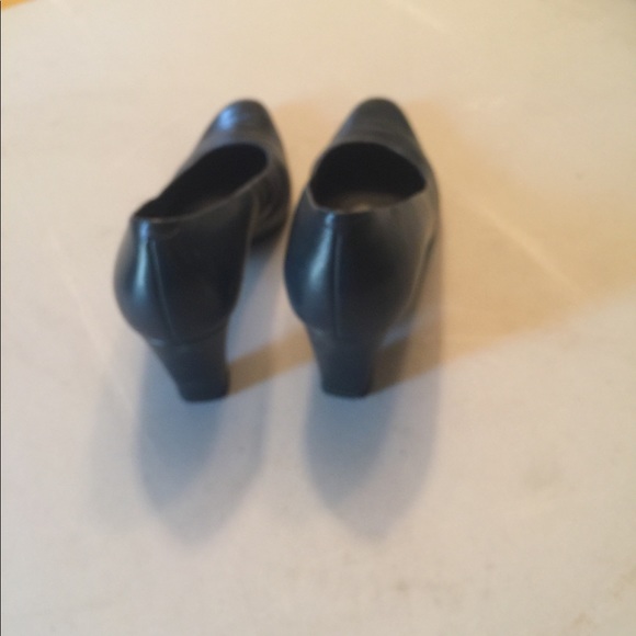 Shoes - Picture 6 of 7